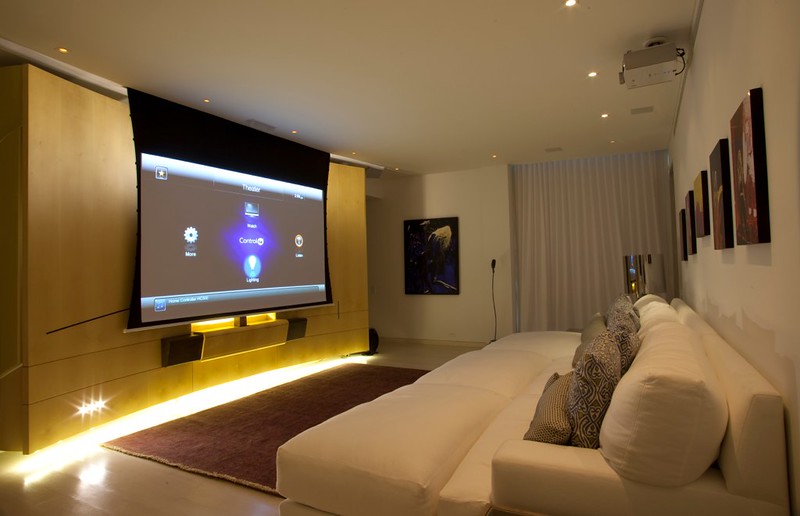 KEF Speakers. Learn How to Choose the Best for Your Space 1 Shakira's Apartment Project in Barranquilla. For this project, we used motorized KEF speakers.
