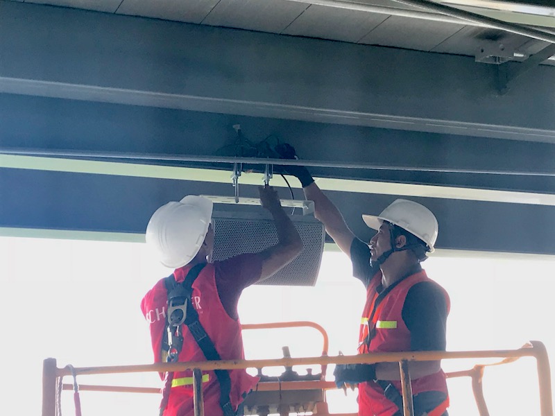 Amplificadores de sonido Profesional: Mejora tu calidad de audio con esta Guía 9 Equipo técnico de Schallertech en el Proyecto del Estadio Sierra Nevada