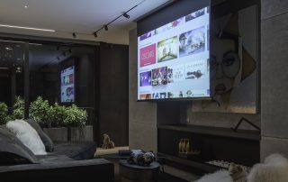 Screen Innovations, la marca líder en telones de proyección 7 Proyecto Crestron