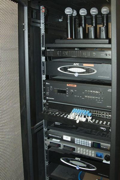 Auditorio Mutis en la Universidad del Rosario. El Mayor Desafío Acústico que Hemos Enfrentado. 7 Rack de equipos del proyecto