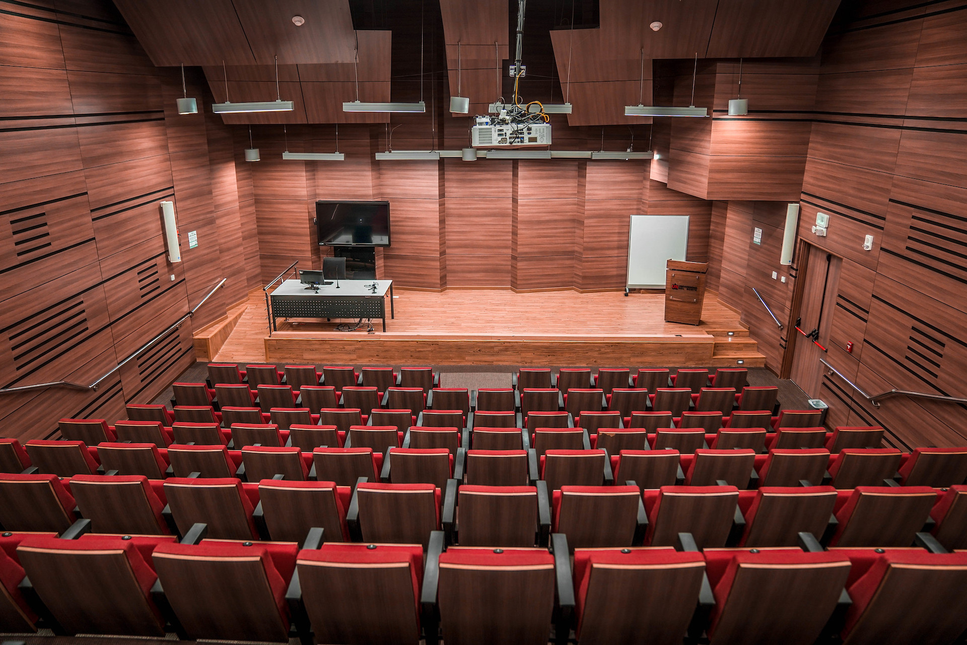 Master Auditoriums at UniNorte: How Schallertech Created a 21st Century Learning Space 24 Cielo raso acústico de Auditorios Magistrales de la Universidad del Norte