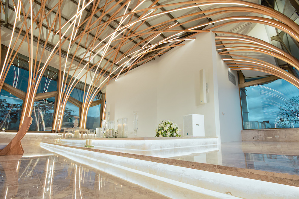 Proyecto de parlantes Renkus-Heinz en Capilla Moderna