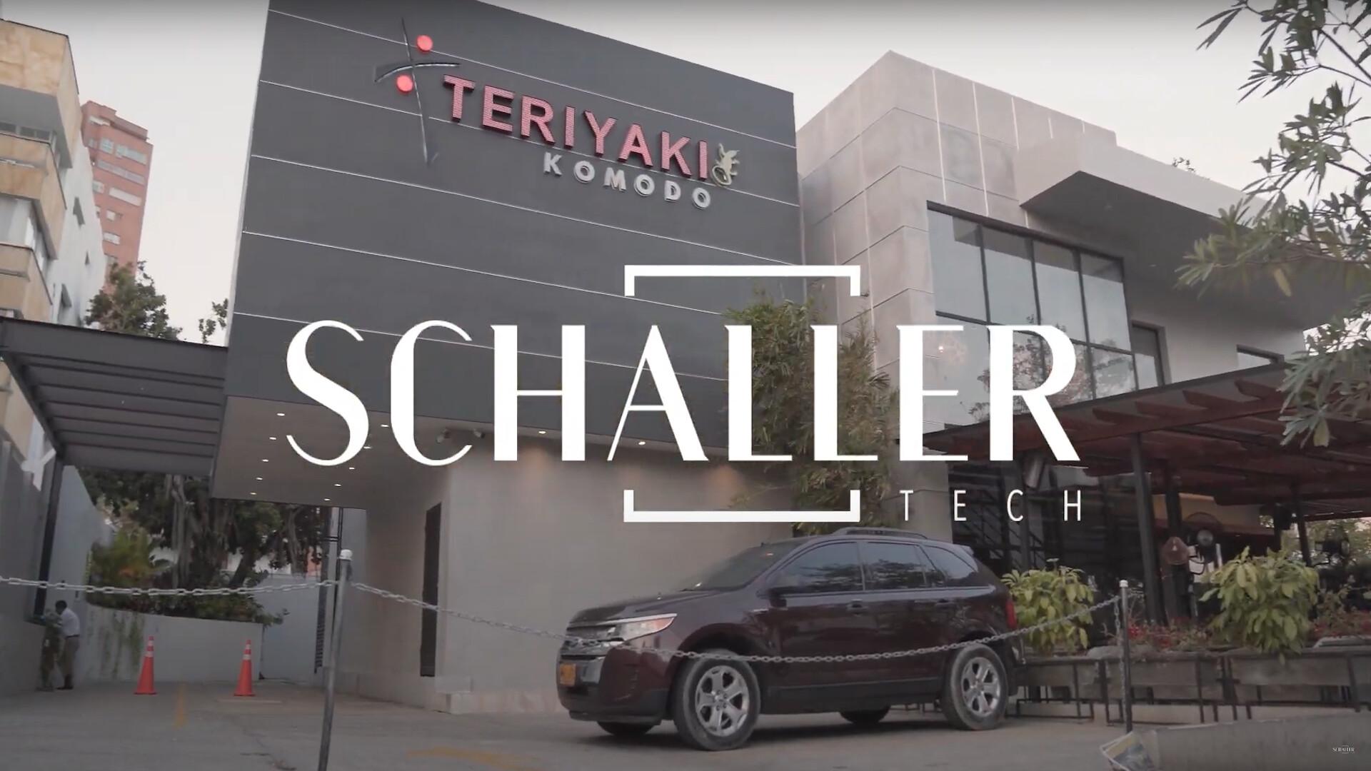 Designing the Sound and Visual Experience of Teriyaki Komodo Restaurant: A Case of Technological Innovation 135 Sonido y Video Restaurante Teriyaki Komodo