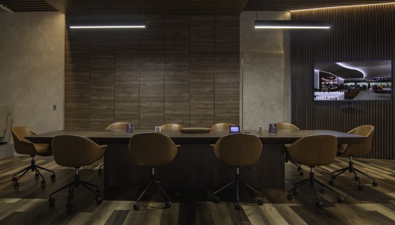 Sala de Juntas Modera Arena del Río Crestron TV Iluminación
