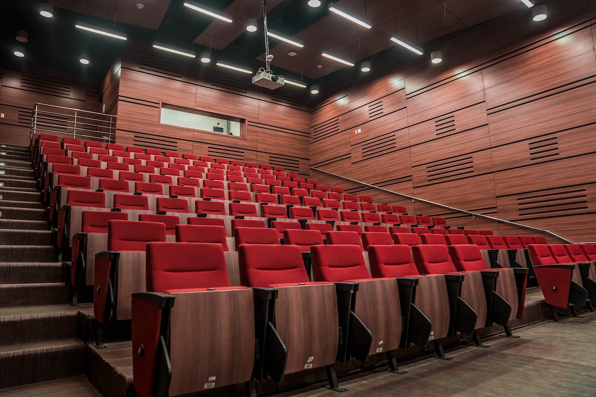 Sillas de Aulas Magistrales Universidad Del Norte Seating for auditoriums, projection, acoustic wood treatment for walls