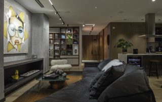 Home Acoustics: Simple Tips to Enhance Your Space's Sound 1 Elegant living room with a plush grey sofa, abstract art, and a fireplace, optimized for an article on ‘Home Acoustics: Simple Tips to Enhance Your Space’s Sound’. Elegante sala de estar con un sofá gris de felpa, arte abstracto y una chimenea, optimizada para un artículo sobre ‘Acústica del hogar: consejos sencillos para mejorar el sonido de tu espacio’.