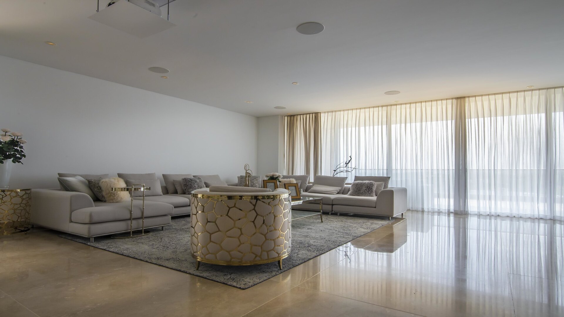 Exploring Types of Lighting: From Natural to LED and Beyond 1 Room illuminated with natural light