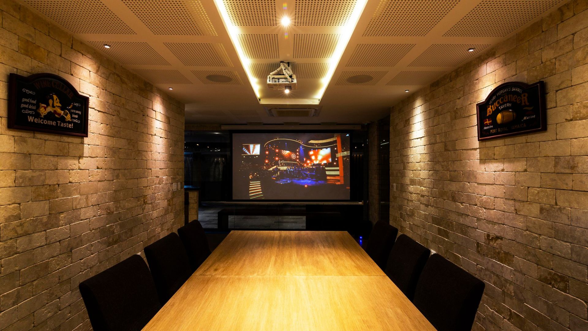 Casa PC: Design, Entertainment, and Technology 49 Casa PC