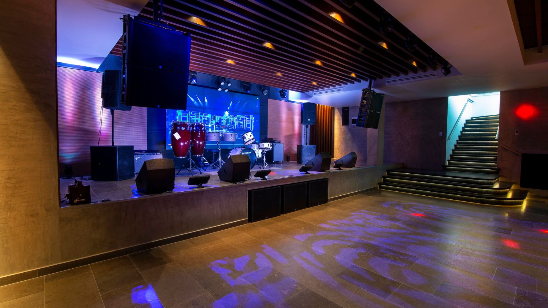 Casa PC: Design, Entertainment, and Technology 51 Casa PC